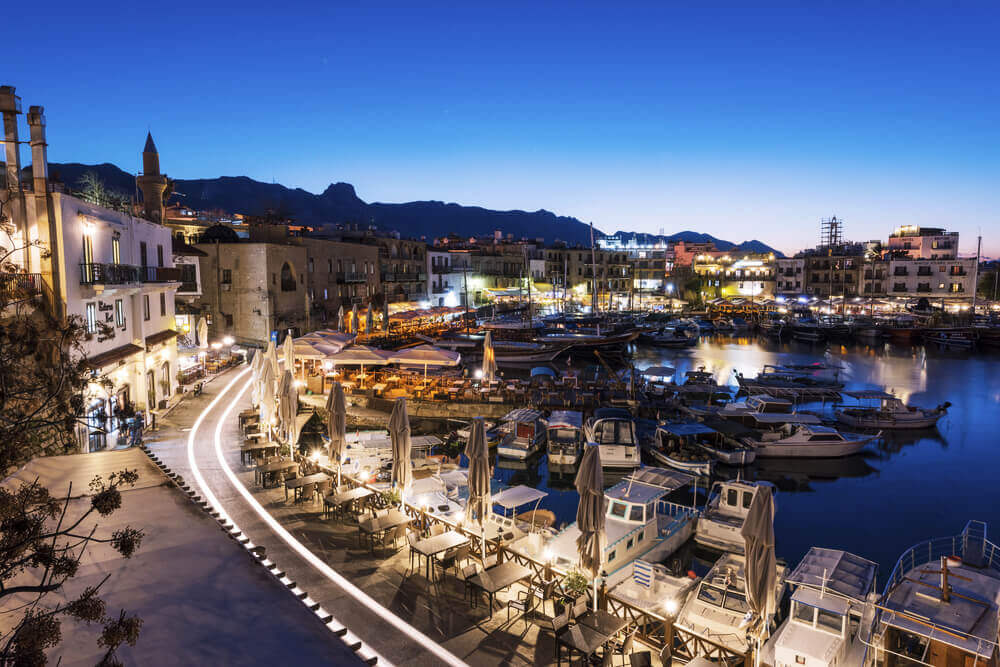 kyrenia-night-atmosphere-restaurant-old-harbour